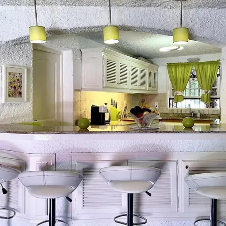 Villa Charmante A Porto-Vecchio Avec Vue Sur La Montagne. Villa *