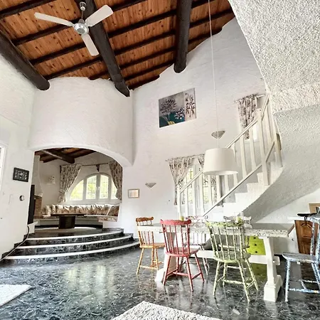 Villa Charmante A Porto-Vecchio Avec Vue Sur La Montagne. Villa Porto-Vecchio (Corsica)